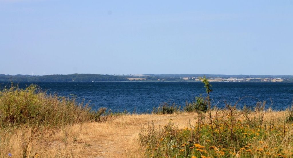 Lohals indbyder til lange gåture ved stranden