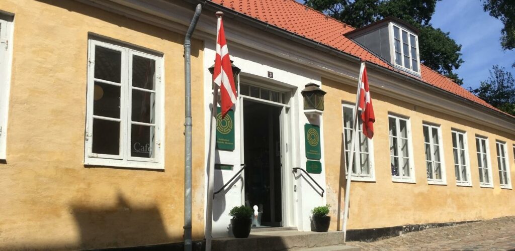 Indgangen til museet