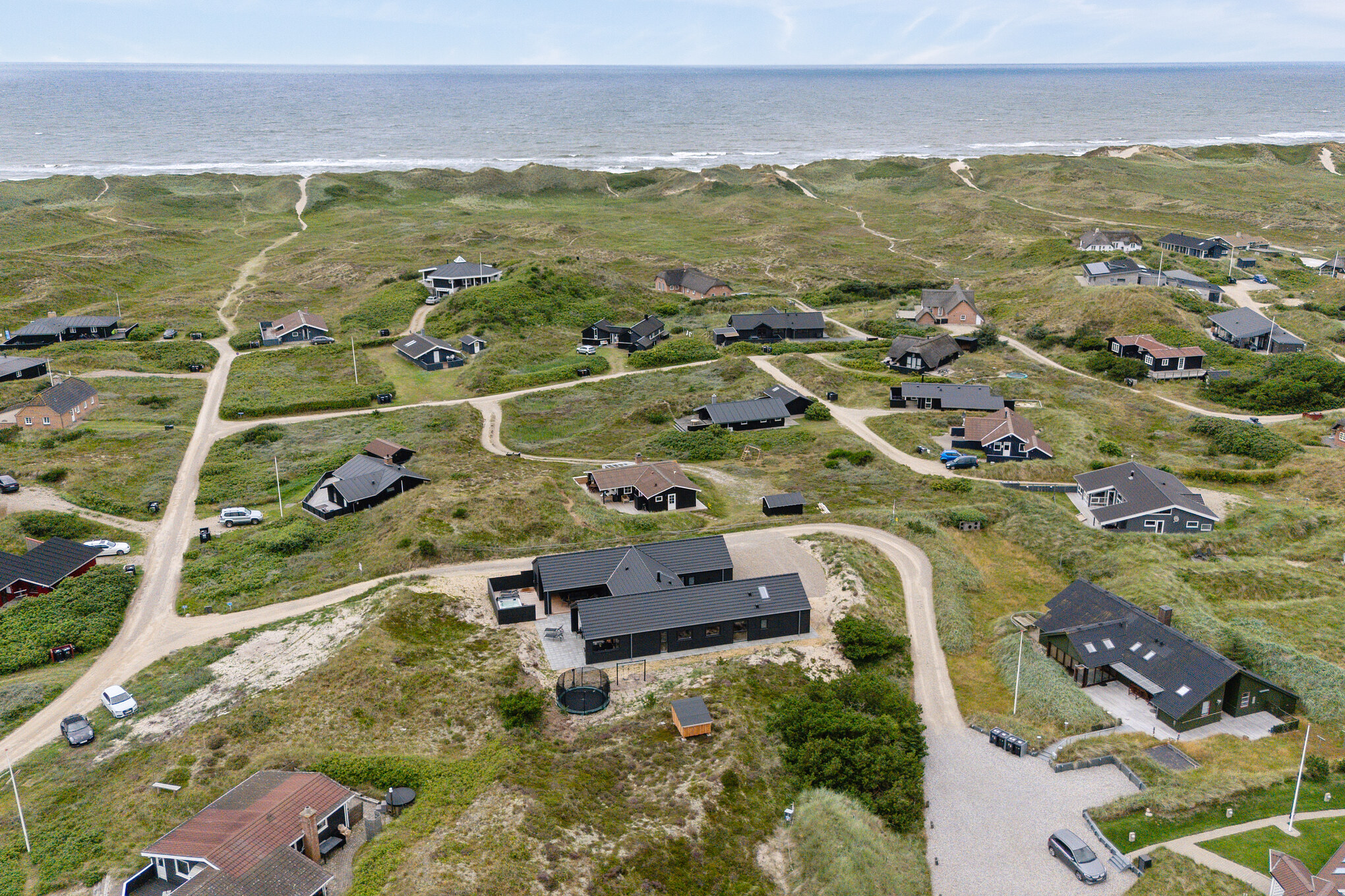 Stort sommerhus tæt ved havet