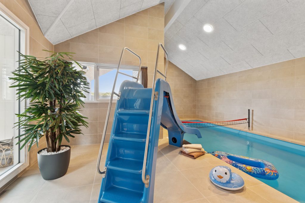 Poolrum med aktiviteter