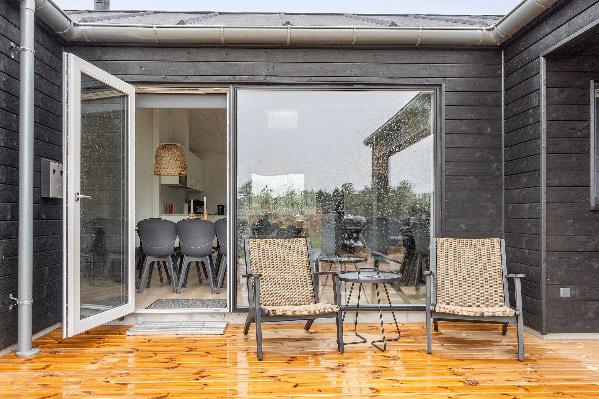 Sommerhus med træterrasse