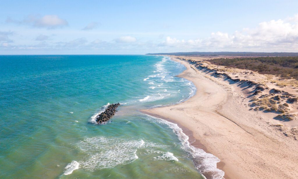 Kysten ved Asserbo og Liseleje - store sommerhuse til udeljning
