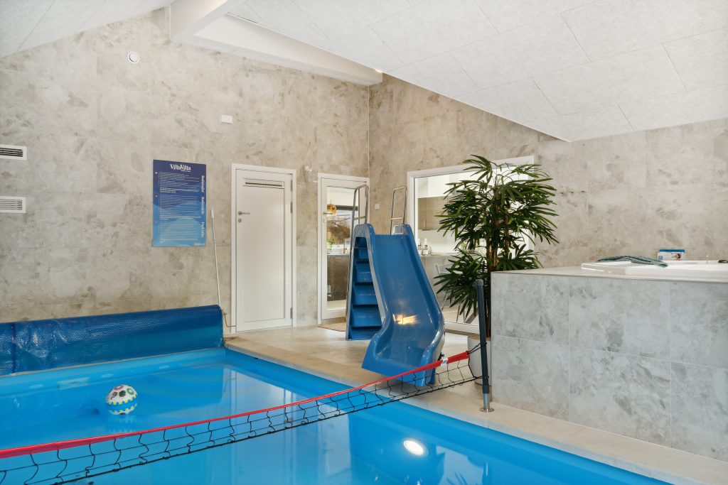 Swimmingpool og vandrutsjebane