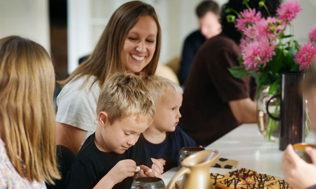 Sommerhushygge i familien