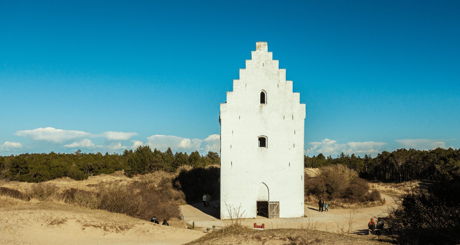 Den tilsandede kirke — Die Versandete Kirche | VillaVilla